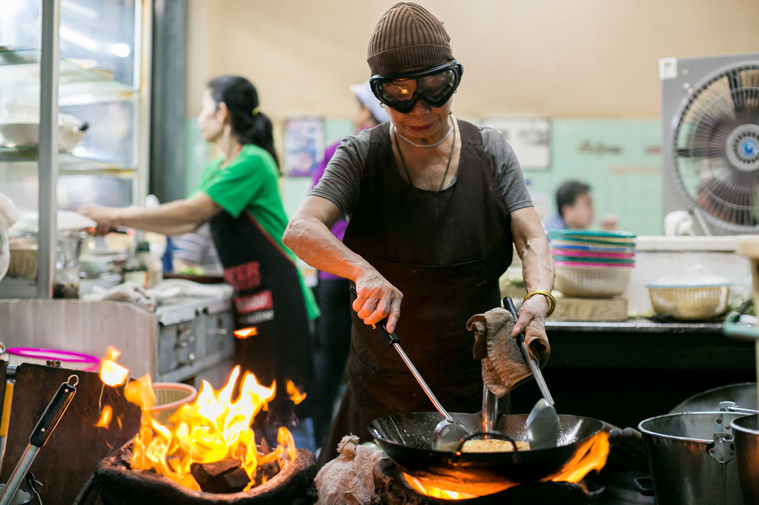 bangkok-street-food-has-its-first-michelin-star-lion-brand