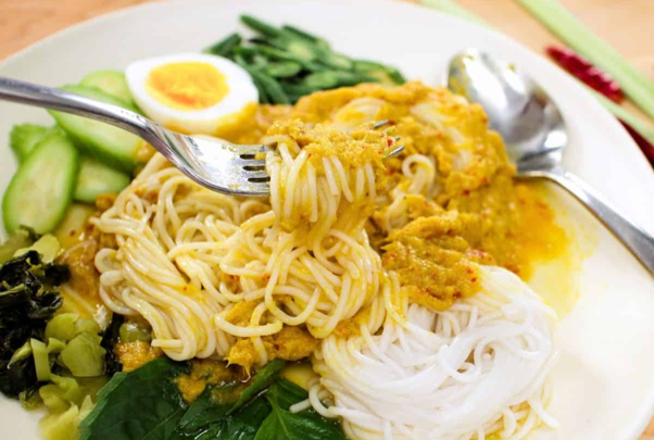 Kanom jeen with curry